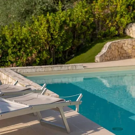 Garda Lake/ Free Park/ Big Swimming Pool Apartment *